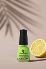 Charger l'image dans la galerie, China Glaze Nail Lacquer, Tropic Like It's Hot 0.5 fl oz
