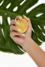Charger l'image dans la galerie, China Glaze Nail Lacquer, Tropic Like It's Hot 0.5 fl oz