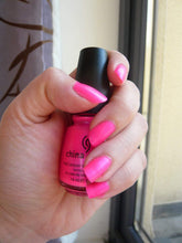 Charger l'image dans la galerie, China Glaze Polish PINK VOLTAGE 0.5oz