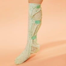 Charger l'image dans la galerie, Chaussettes hautes thérapeutiques rafraîchissantes VOESH