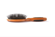 Charger l'image dans la galerie, Brosse - Grand coussin ovale en nylon avec poils en bois clair et manche en bois clair pour basse 1 brosse par Bass Brushes