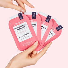 Charger l'image dans la galerie, Voesh New York Pedi in a Box 4 étapes - ÉCLAT DE GRENADE