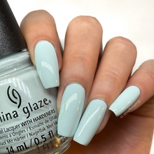 Charger l'image dans la galerie, China Glaze Nail Lacquer, Live In the Mo-Mint, 0.5 fl oz
