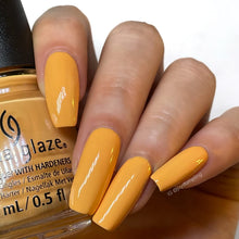Charger l'image dans la galerie, China Glaze Nail Lacquer, Tangerine Heat, 0.5 fl oz
