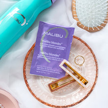 Load image into Gallery viewer, MALIBU C BLONDES WEEKLY BRIGHTENER TREATMENT 3 PACKET - 5 G
