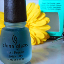 Charger l&#39;image dans la galerie, China Glaze Fast Freeze Séchage rapide, 0,5 oz
